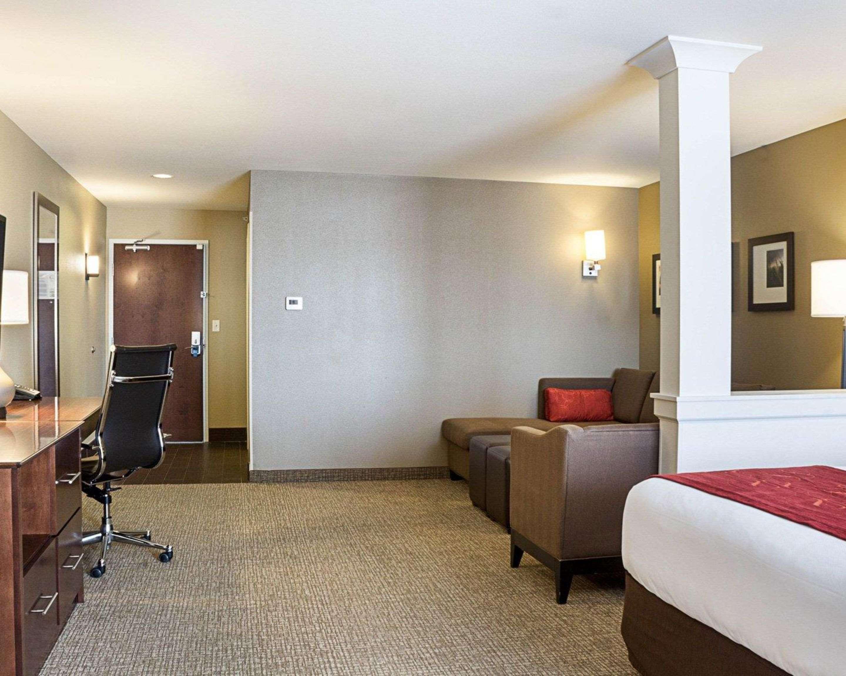 Comfort Suites Fargo Medical Center Экстерьер фото