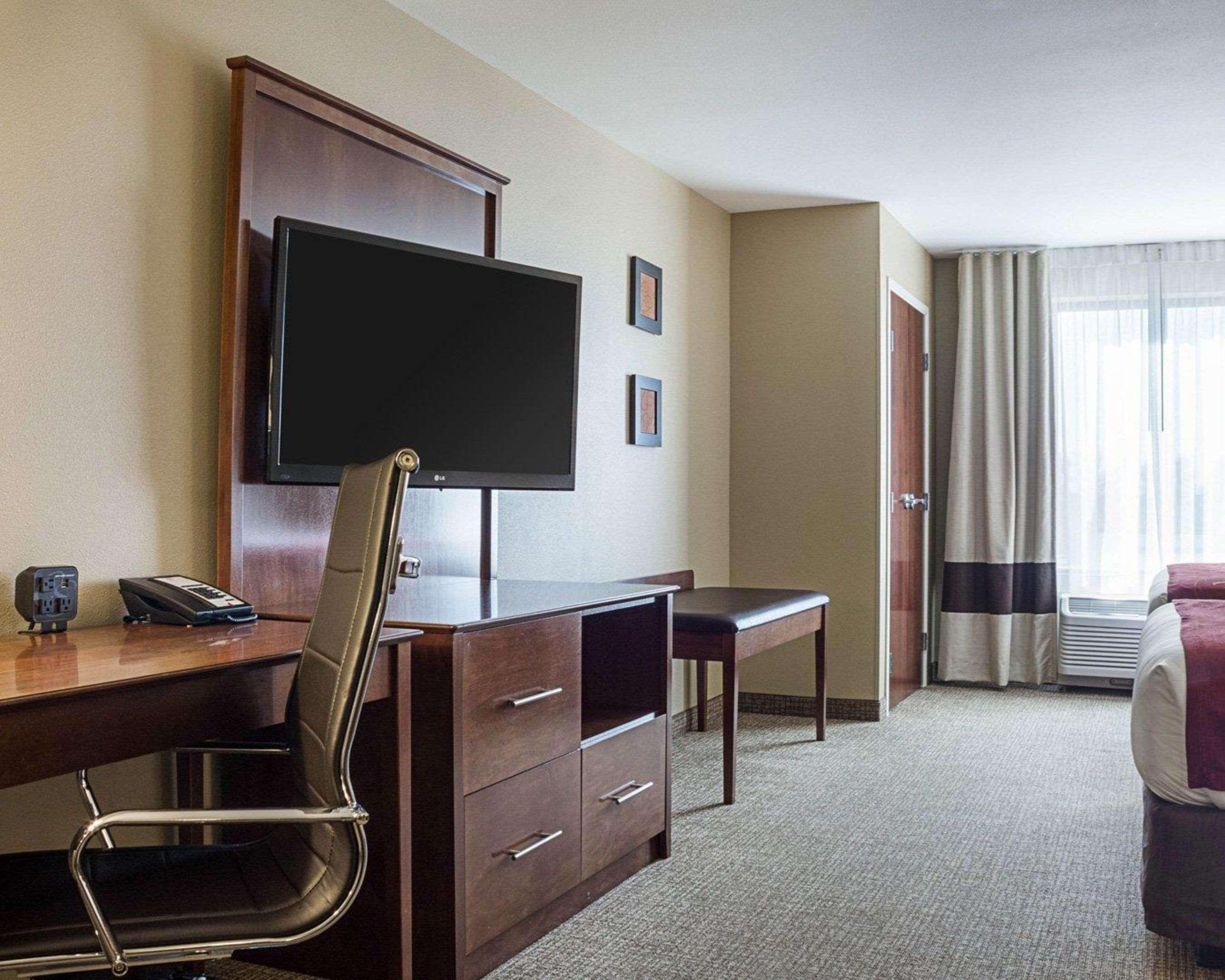 Comfort Suites Fargo Medical Center Экстерьер фото