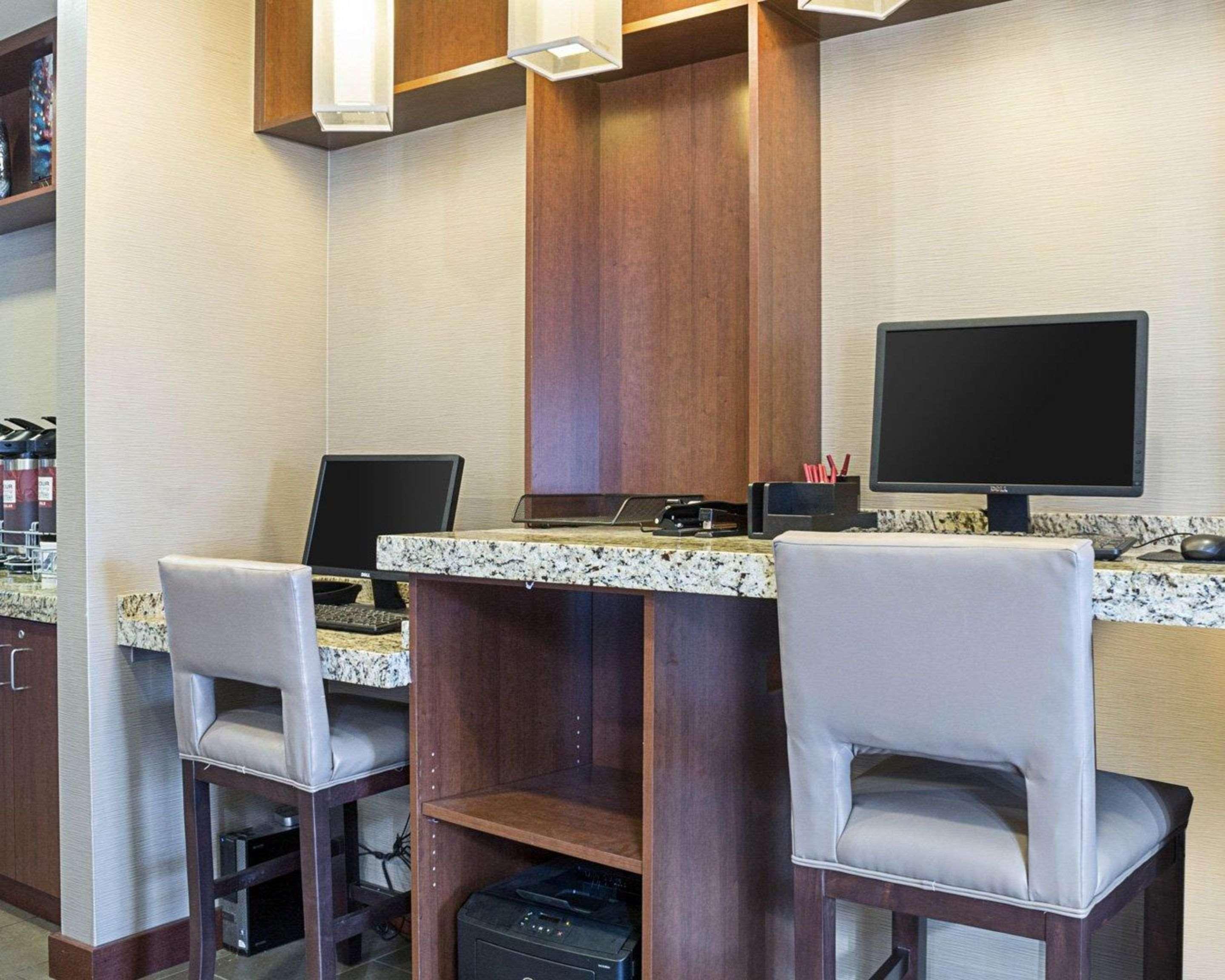 Comfort Suites Fargo Medical Center Экстерьер фото
