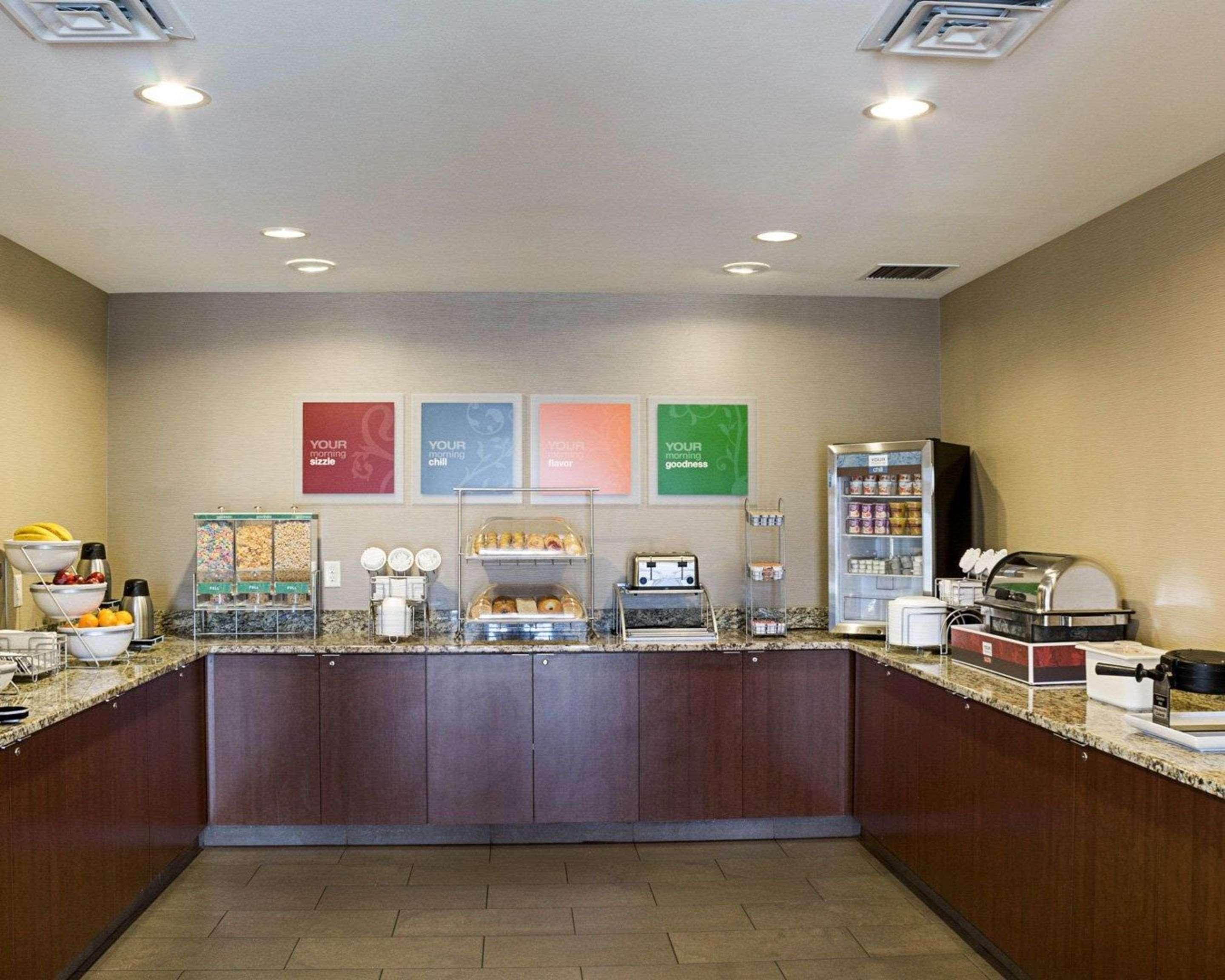 Comfort Suites Fargo Medical Center Экстерьер фото