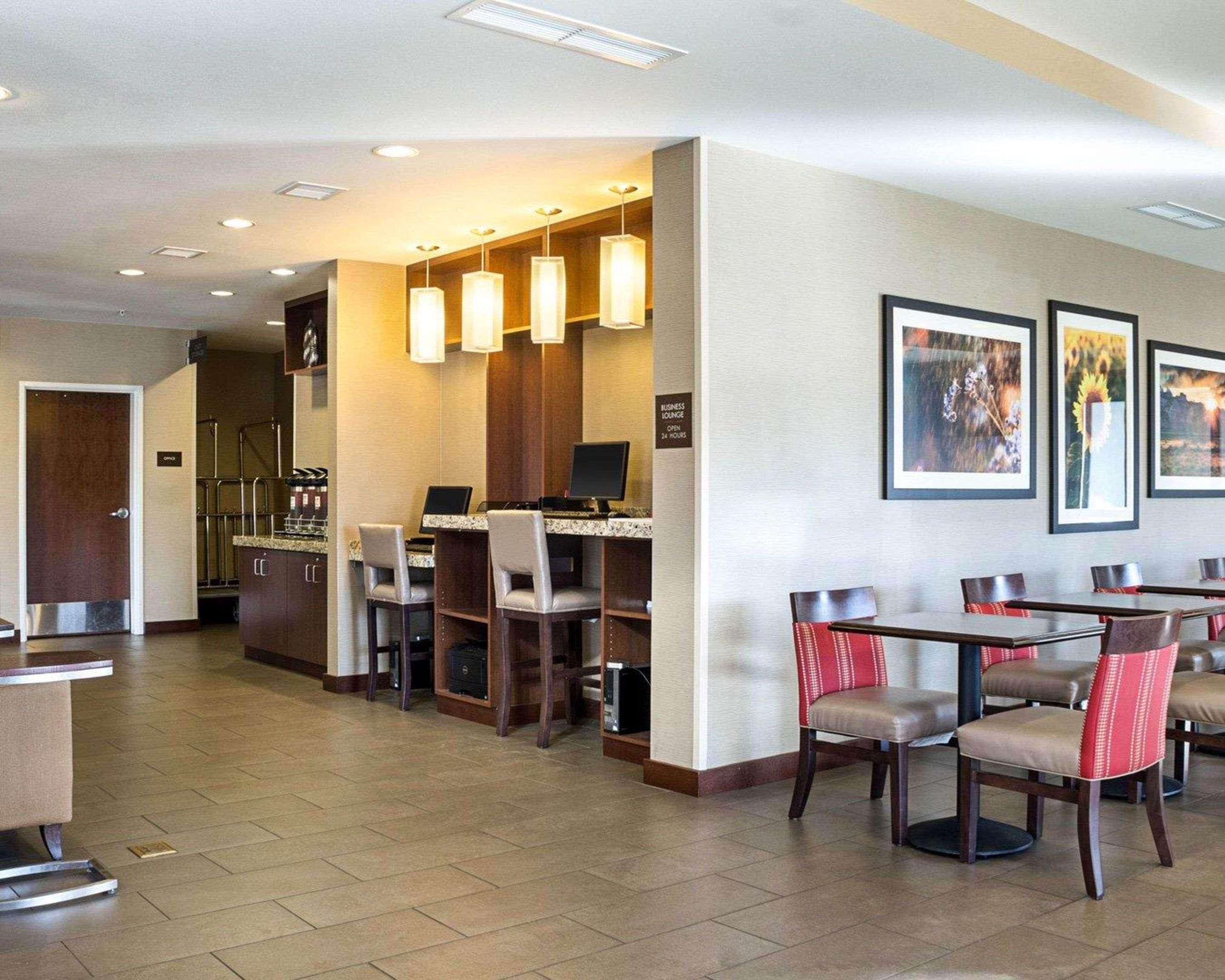 Comfort Suites Fargo Medical Center Экстерьер фото