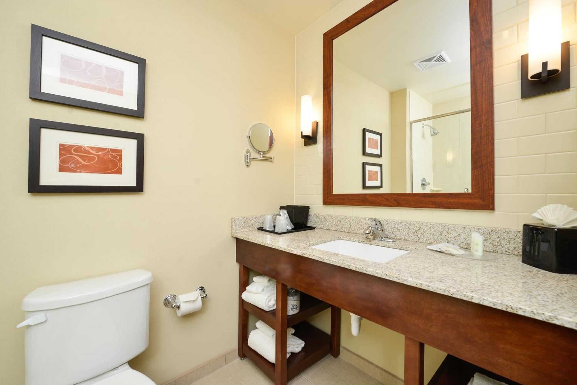 Comfort Suites Fargo Medical Center Номер фото