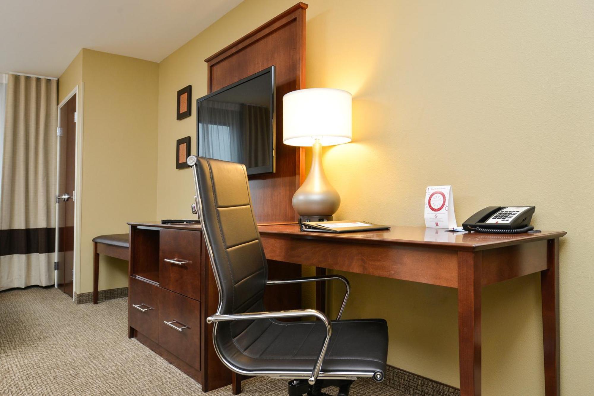 Comfort Suites Fargo Medical Center Номер фото