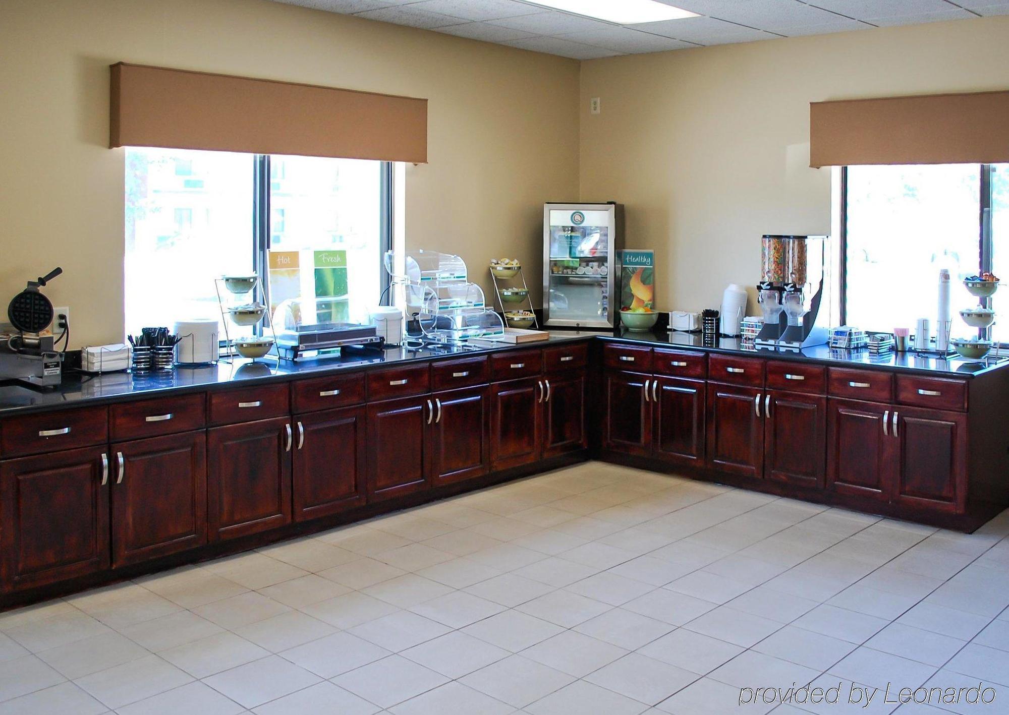 Comfort Suites Fargo Medical Center Экстерьер фото