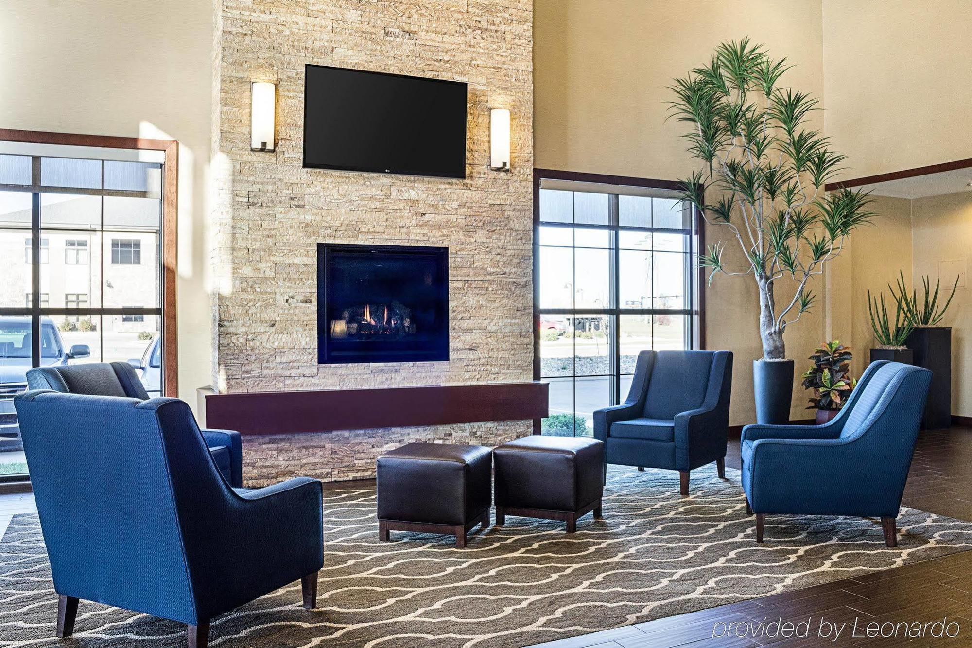 Comfort Suites Fargo Medical Center Экстерьер фото