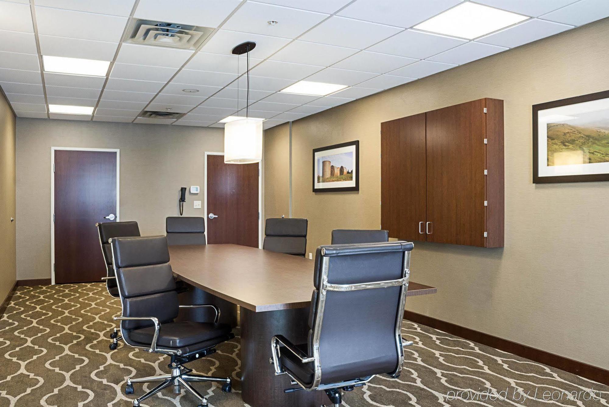 Comfort Suites Fargo Medical Center Экстерьер фото