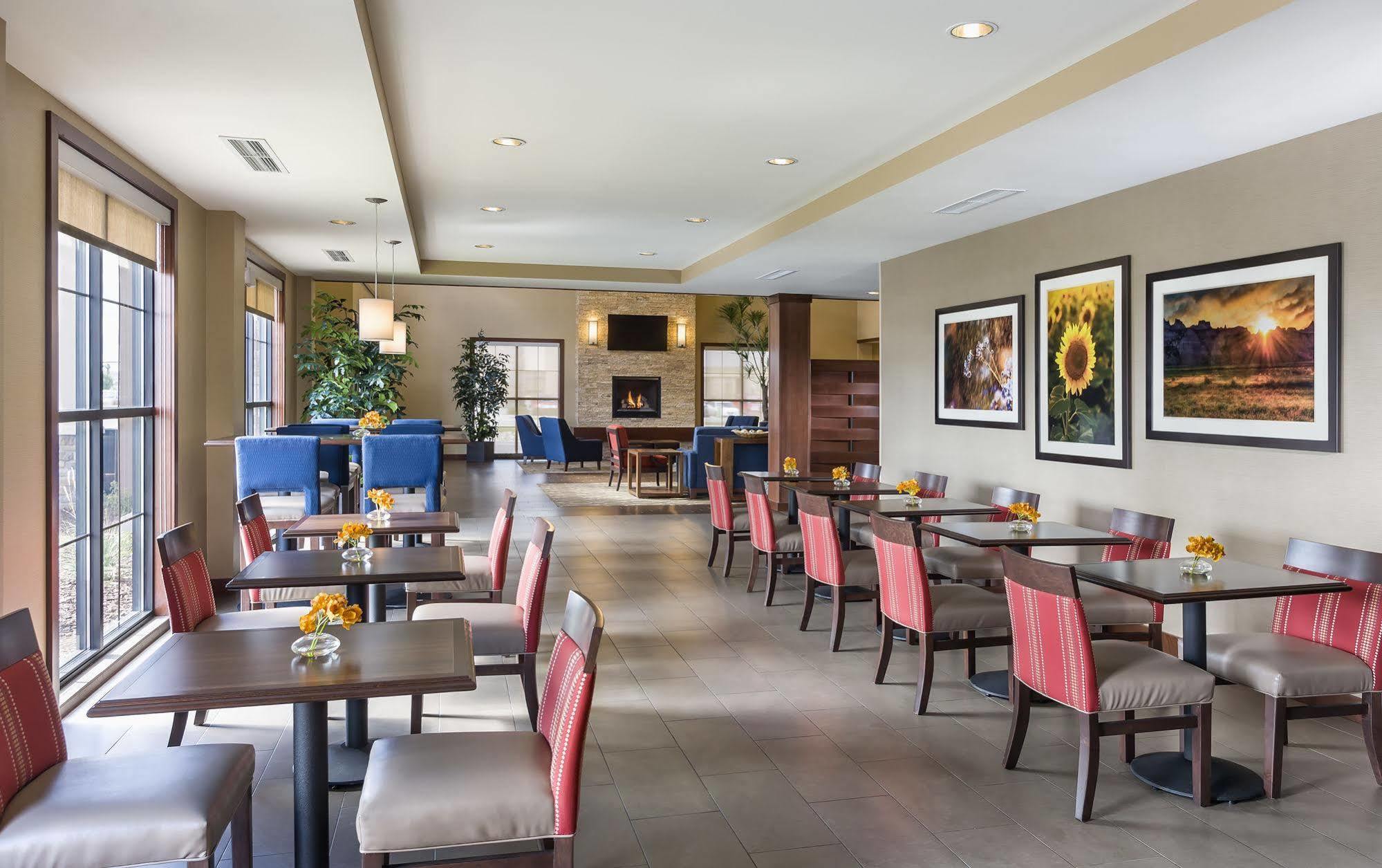 Comfort Suites Fargo Medical Center Экстерьер фото